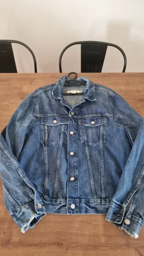 Jaqueta Jeans H&M Estonada c/ Desfiados - Estilo Outono (Bela Vista)