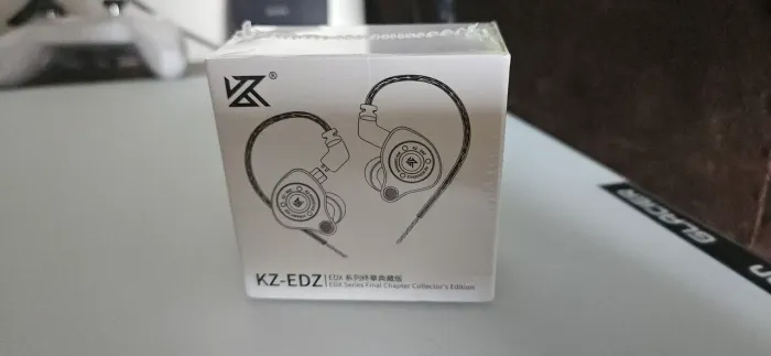 Fone de ouvido KZ EDZ