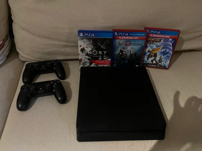 PlayStation 4 slim 1 TB Mega. Usado pouquíssimas vezes