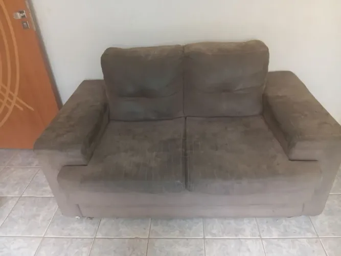 Vende se um sofa