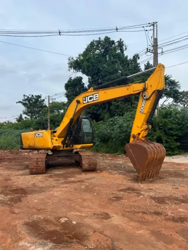 ESCAVADEIRA JCB 22 TONELADAS DISPONÍVEL PARA VENDA