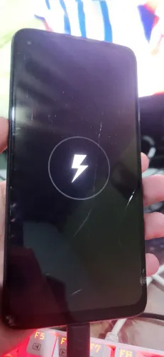 Moto g 8 tem detalhes na tela mas funciona normal.