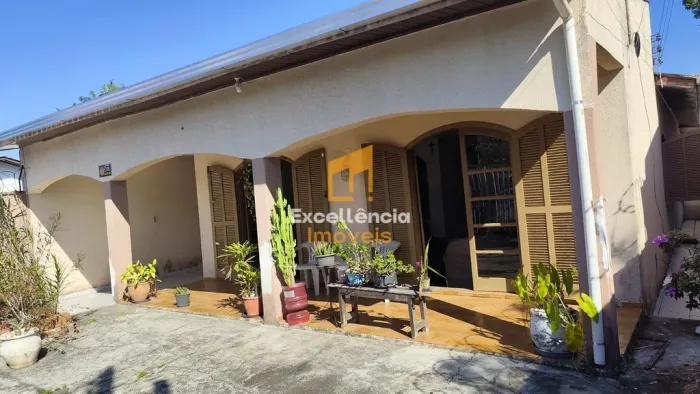 Casa com piscina Praia de Leste proximo ao mar
