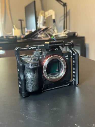 Câmera Sony A7III Corpo Full Frame 24MP 4K + Cage + Bateria