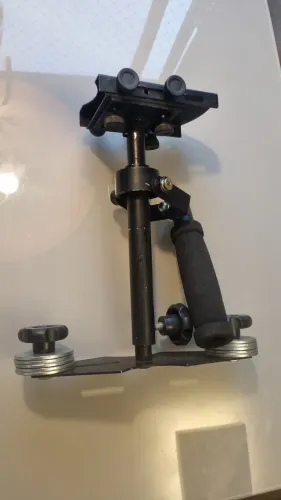 Estabilizador para camera analógico