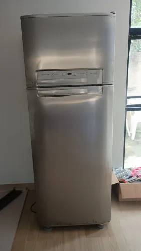 Vendo geladeira Eletrolux 411 litros