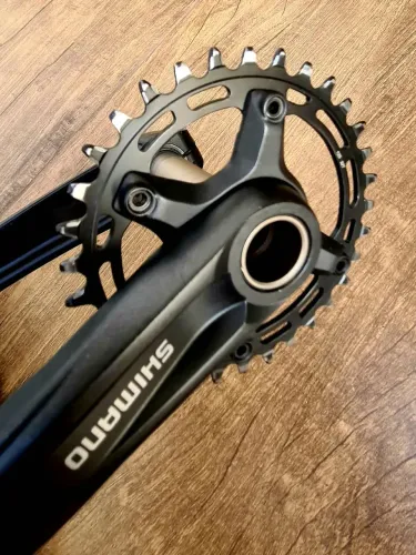 Pedivela Shimano integrado Hollowtech