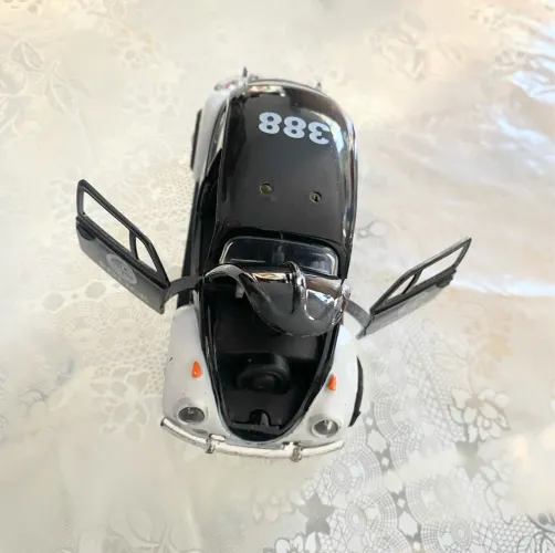 Vende-se Miniatura de Fusca Polícia Volkswagen Beetle 1967 escala 1/32.