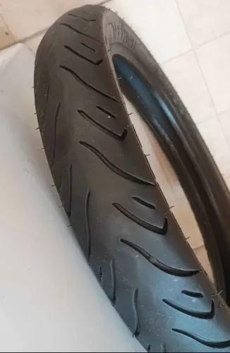 Pneu traseiro aro 14.