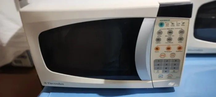 Microondas Electrolux 18-Litros Usado