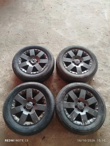 Rodas de liga leve aro 15 com pneus
