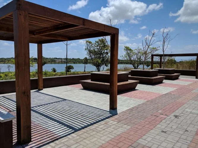 OPORTUNIDADE UNICA LOTE EM FORTALEZA EM CONDOMINIO DE FRENTE AO LAGO.