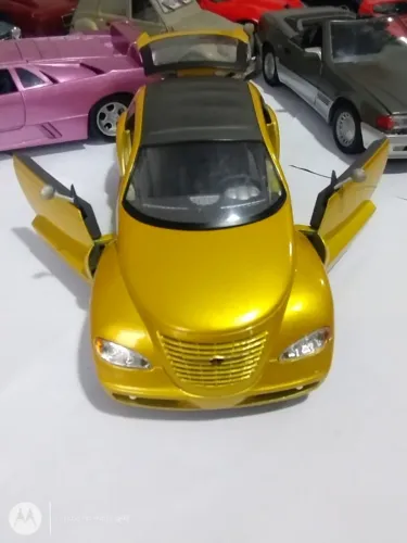 Miniatura Chrysler Pronto Cruizer - Dourado - Escala 1/18