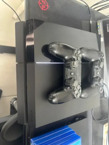 PLAYSTATION 4 FAT + 2 CONTROLES + 5 JOGOS