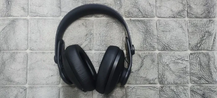 Fone AKG para estúdio Bluetooth K361-BT