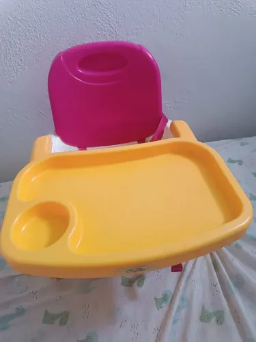 Cadeirinha de alimentação portátil