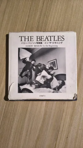 Livro de fotografias "The Beatles: In the Beginning"