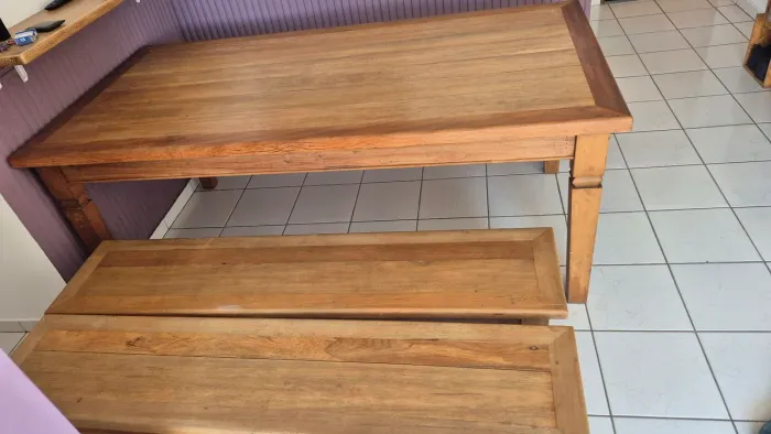 Mesa Retangular com 2 bancos de madeira maciça natural 2 metros x 1 metro
