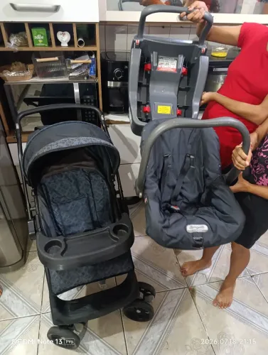 Carrinho de bebê + bebê conforto + suporte para carro bebê conforto.