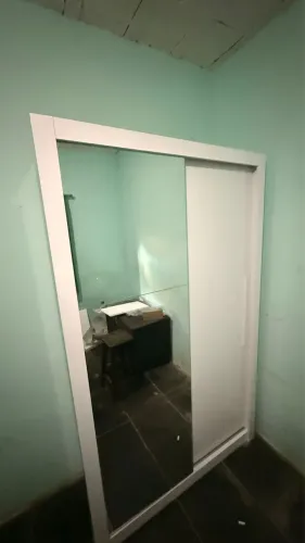 Guarda roupa 2 portas com espelho
