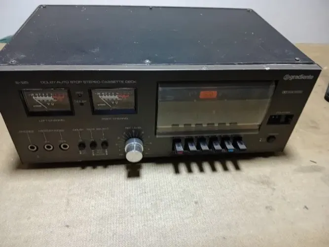 Vendo Tape deck Gradiente modelo S 125, esta reproduzindo normal.