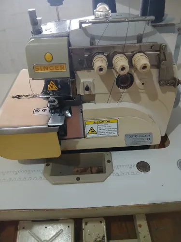 Máquina industrial overloque