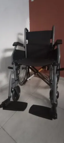 Cadeira de rodas seminova