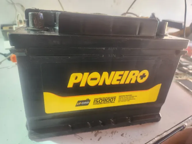 Vendo Bateria 60 Ahp pioneiro boa semi nova