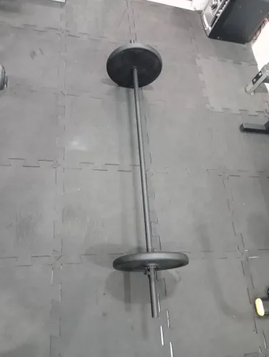 Barra+30kg de anilhas+ travas (academia/musculação)