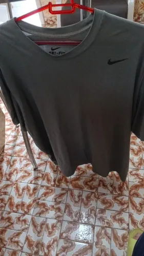Camiseta gola careca