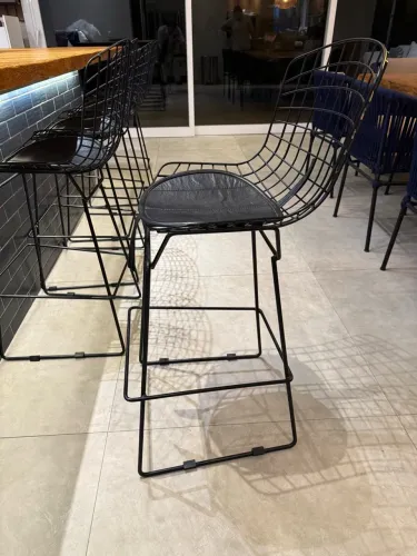 Kit 5 Banquetas Alta Bertoia Preta Tubular Bistro Aço