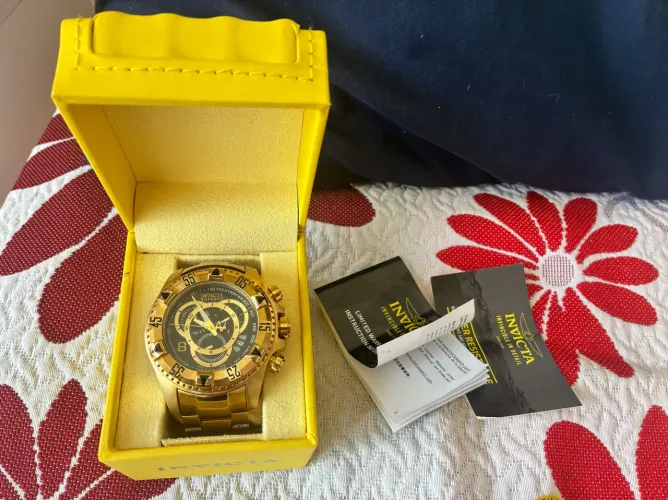 Urgente Invicta Original cara Preta com caixa manual e certificado.