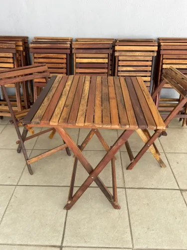 6 jogos de Mesa de madeira com cadeiras
