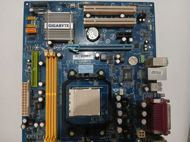 Placa mãe Gigabyte GA-M61SME-S2L