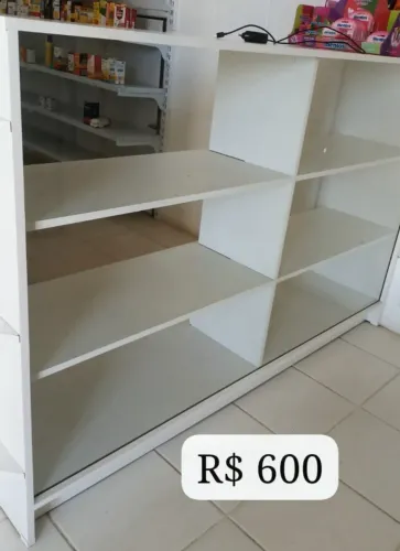 Balcão MDF frente de vidro R$600