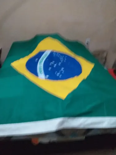 Estou vendendo esta BANDEIRA do BRASIL. Medindo 1,95x40cm. Está novinha.
