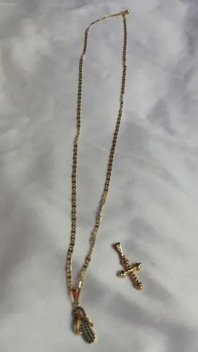 Vendo um cordão da magold com dois pingente