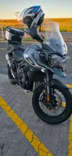 Moto extremamente conservada