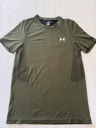 Camisa Academia Under Armour Verde-Oliva