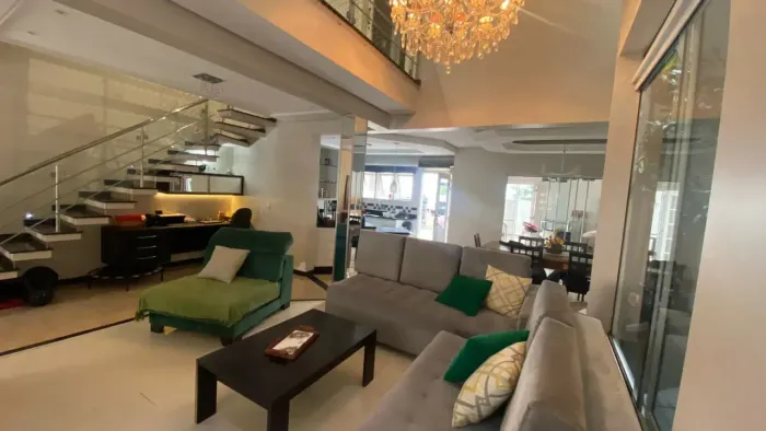 Casa de condomínio para venda possui 235 metros quadrados com 3 quartos