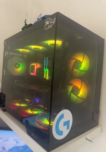 PC Gamer Ryzen 7 5800x + RTX 5070