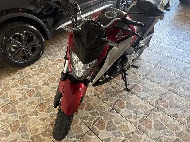 Moto Honda CB300F