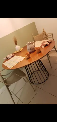 Mesa jantar semi nova linda