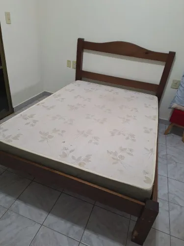 Cama casal madeira com colchão 
