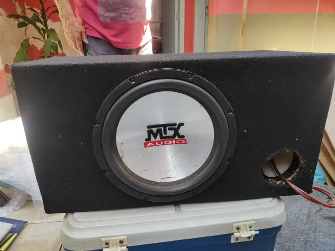 caixa selada/dutada artesanal com subwoofer MTX Audio Thunder 5500