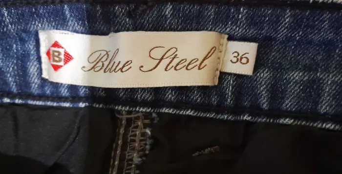 Calça feminina jeans