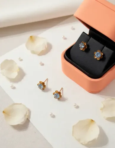 Brinco Flor Em Ouro 18k - Elegância E Sofisticação