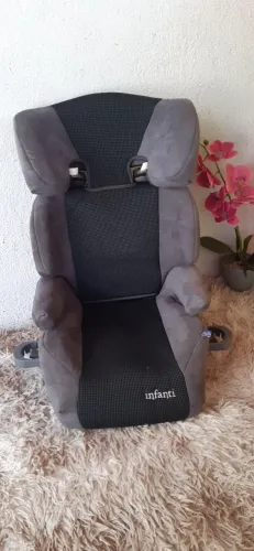Cadeirinha de carro infanti 15 a 36 kg semi nova