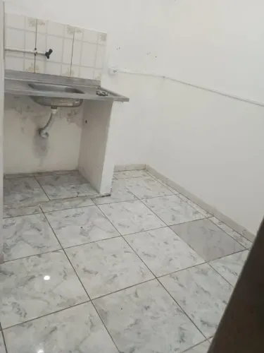 Aluga-se Quarto com Banheiro e Cozinha - Somente para Casal ou Solteiro(a)