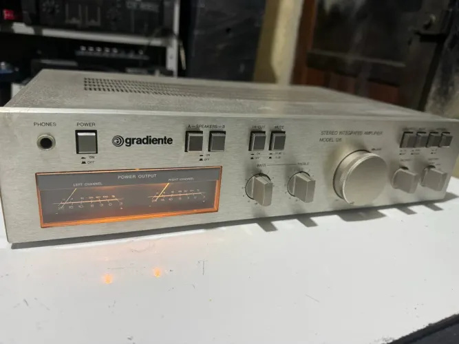 Amplificador gradiente modelo 126 muito inteiro.